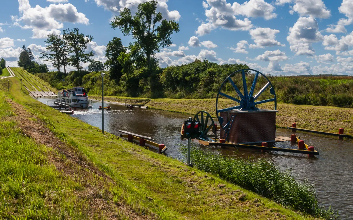 Bootsfahrt auf dem Oberlandkanal bei Elblag