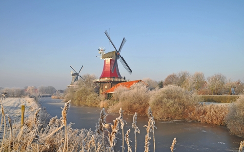 Greetsieler Zwillingsmühlen im Winter