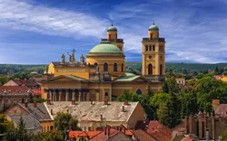 Basilika ist das einzige klassizistische Gebäude in Eger