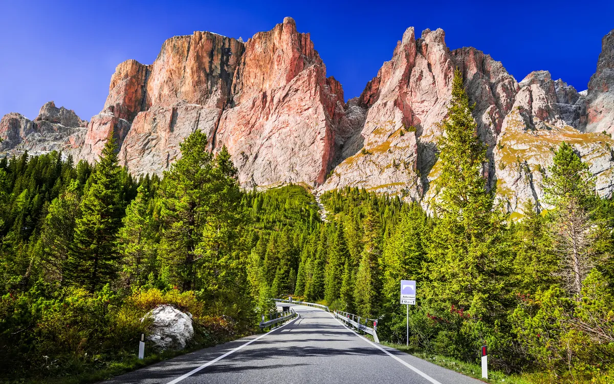 Sellajoch - Alpenpass in den Dolomiten