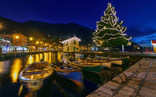 Weihnachtsbeleuchtung in Riva del Garda