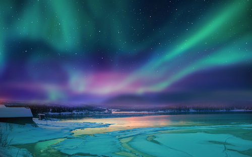 Nordlichter (Aurora Borealis) am Himmel über Tromsø