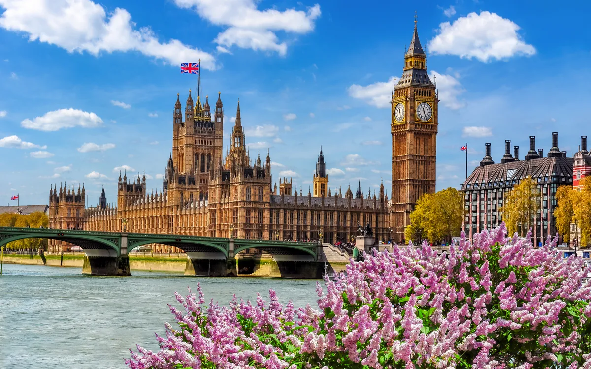 Big Ben und Houses of Parliament im Frühling