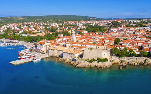 Luftaufnahme von der Insel Krk in Kroatien