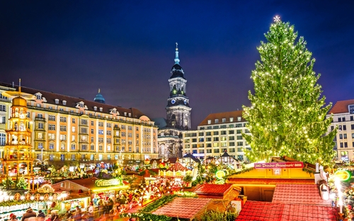 Striezelmarkt auf dem Altmarkt in Dresden, Deutschland